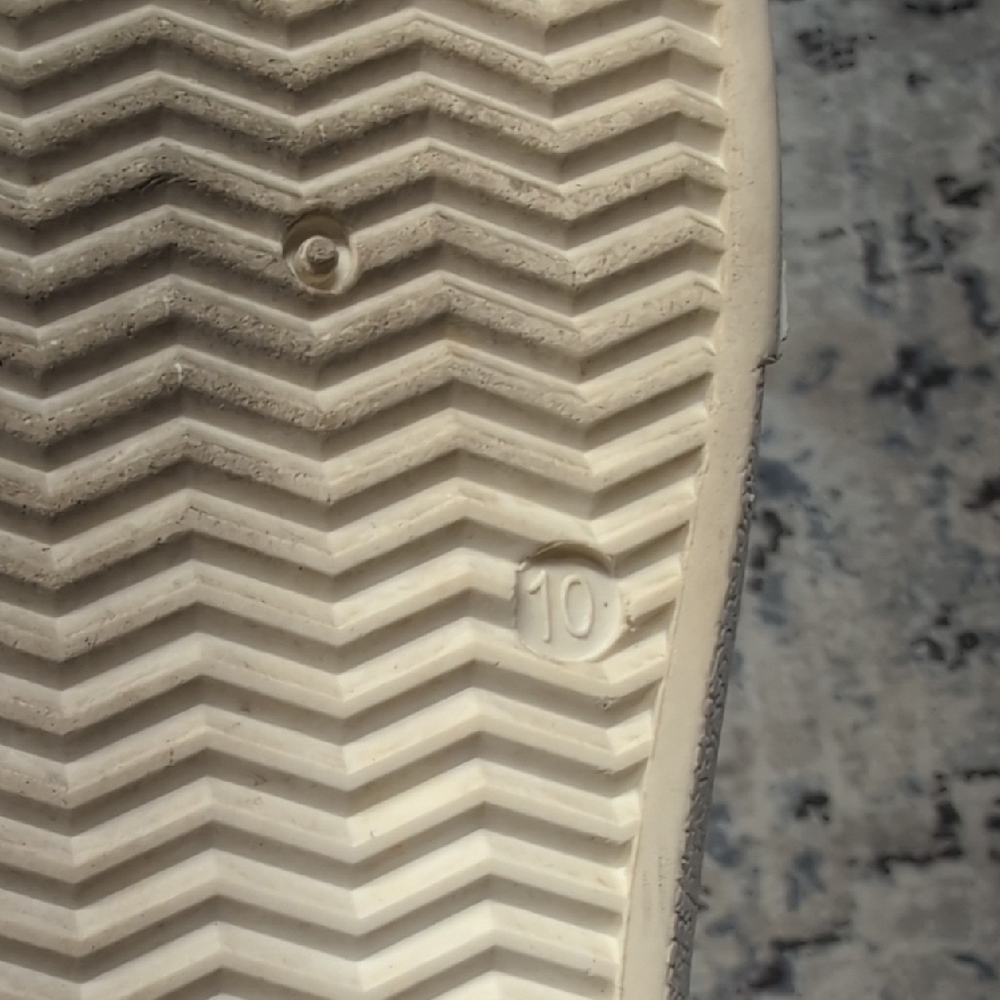 Vintage Havana Checkerboard High-Top Sneakers with Metallic Star • Size 10 - Picture 8 of 8